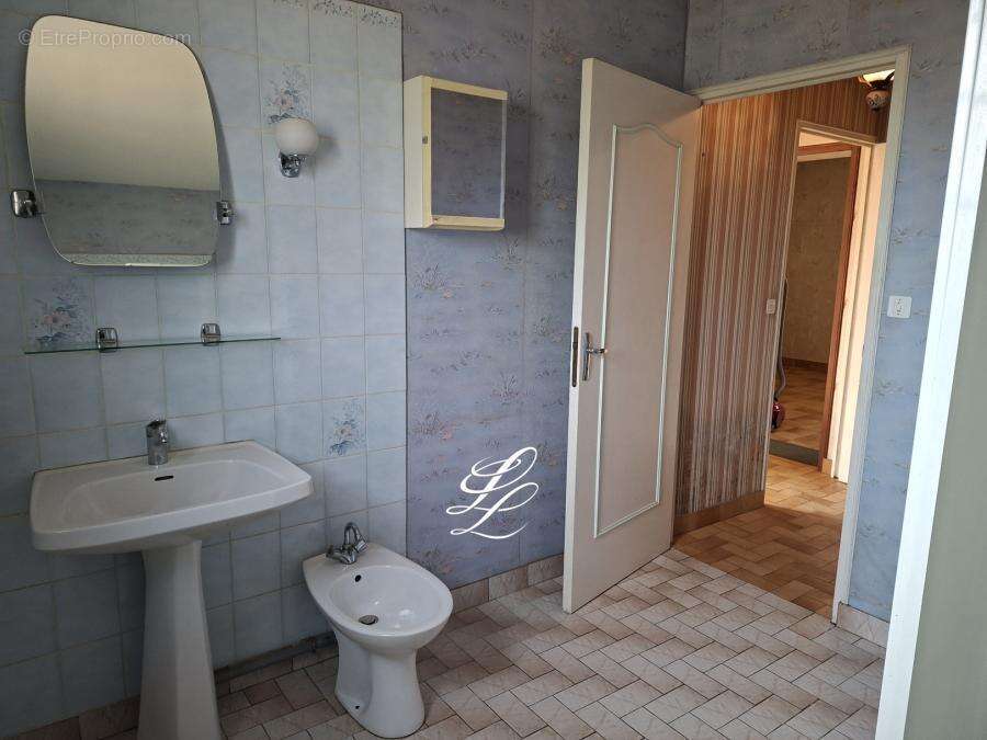 Maison à NOYEN-SUR-SARTHE