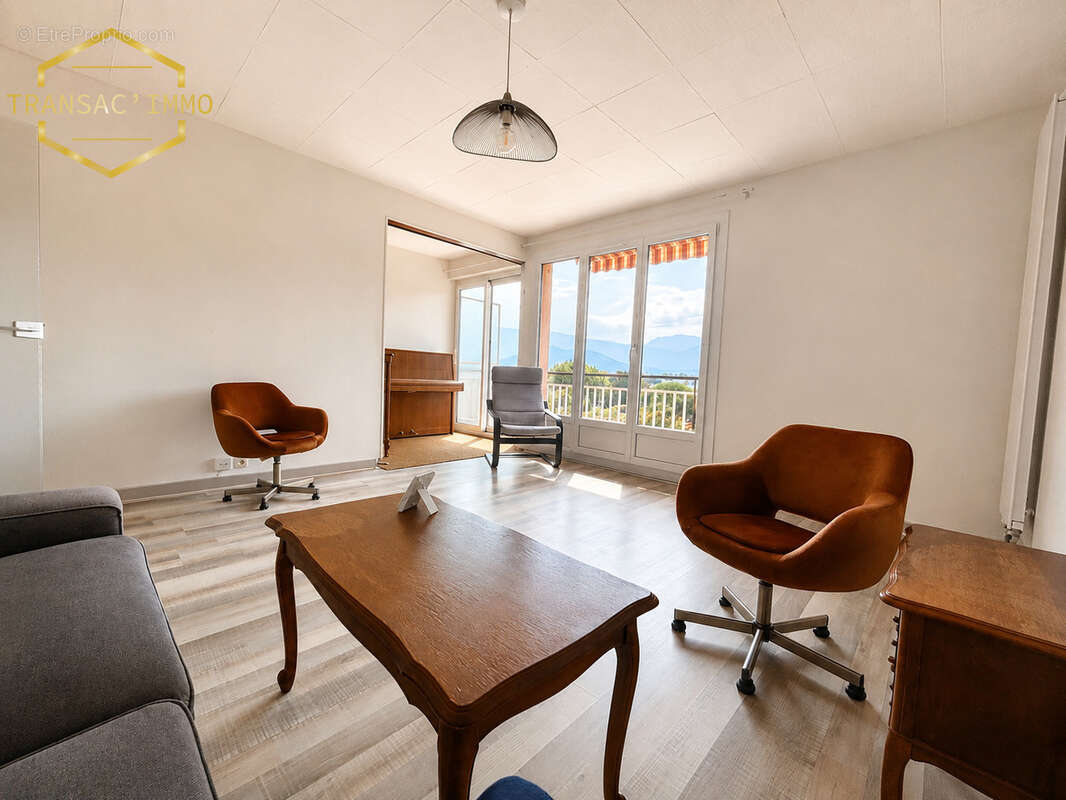 Appartement 74 m² à Fontaine  - photo 3