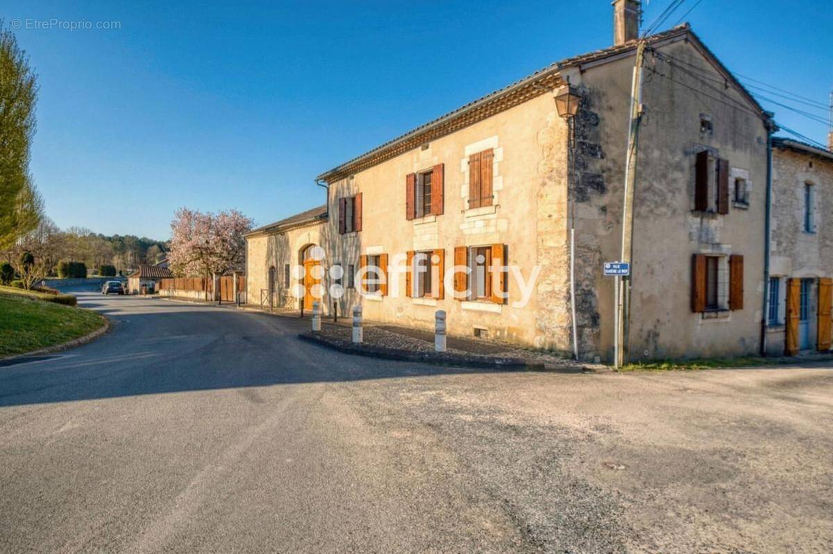 Maison à SEGONZAC