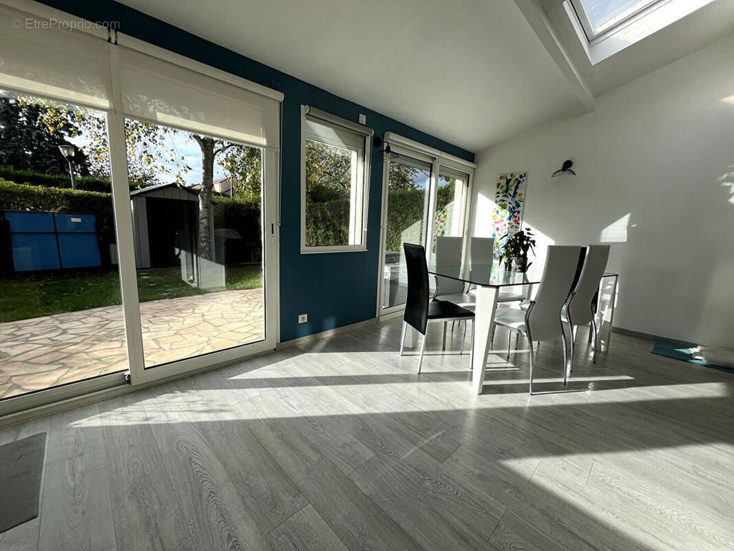 Maison à VOISINS-LE-BRETONNEUX