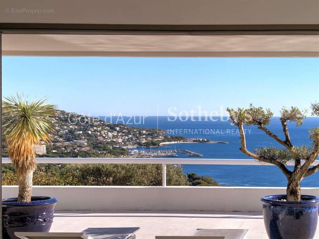 Villa contemporaine avec vue mer panoramique à vendre à Sainte-Maxime - photo 16