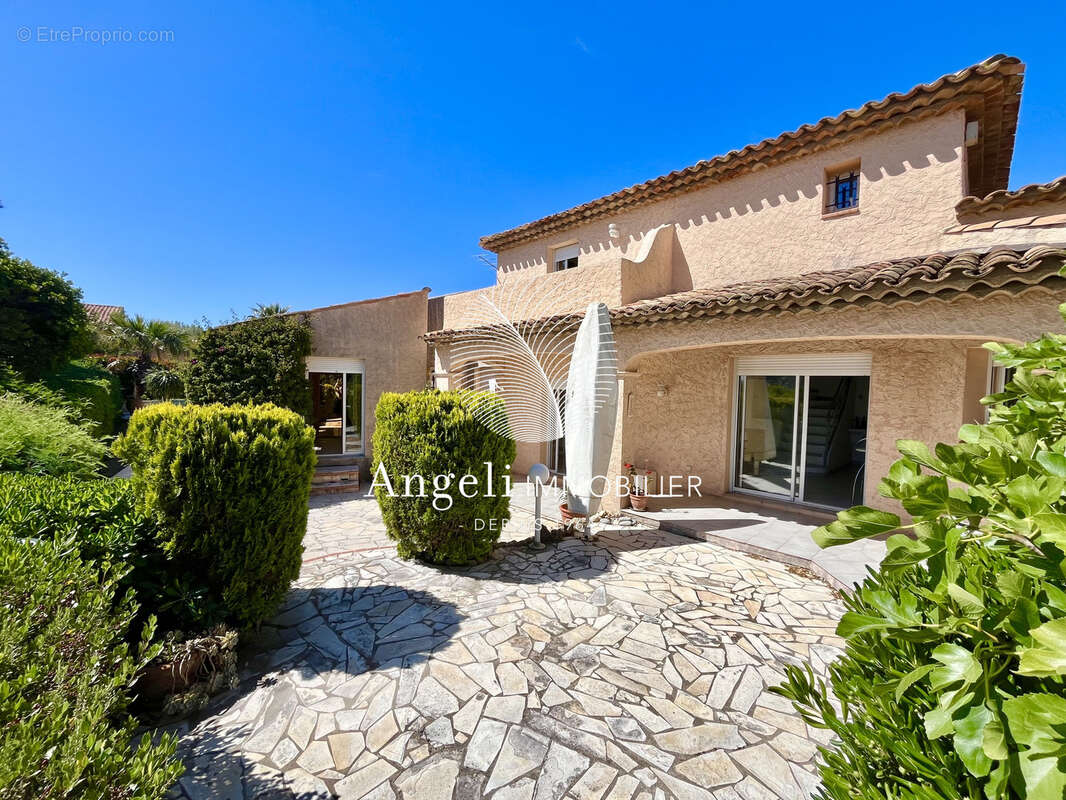 Maison à ROQUEBRUNE-SUR-ARGENS