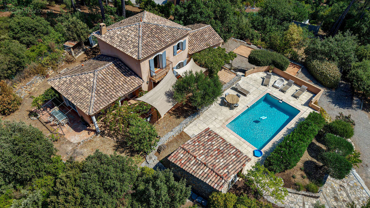 FLAYOSC PROPRIETE de 185M2 habitables avec 4 chambres, PISCINE sur plus de 4000m2 clos et paysagé - photo 2