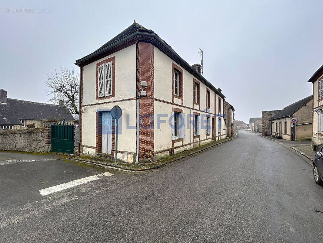 Maison à CHENNEBRUN