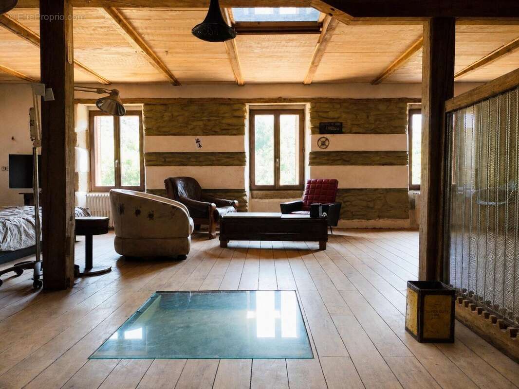Maison 152 m² à Bourg-Lastic  - photo 2