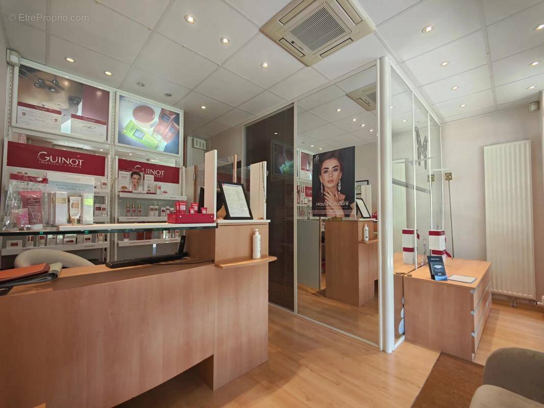 Commerce à CHAVENAY