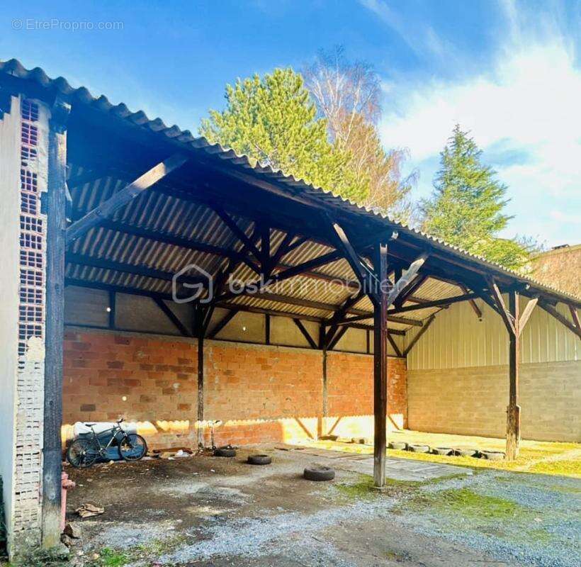 Appartement à COURS-LA-VILLE