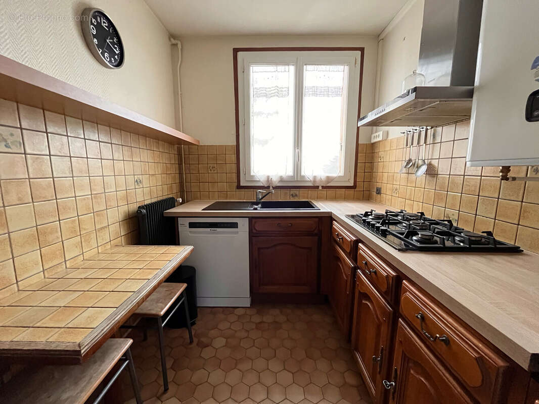 Appartement à LES CLAYES-SOUS-BOIS