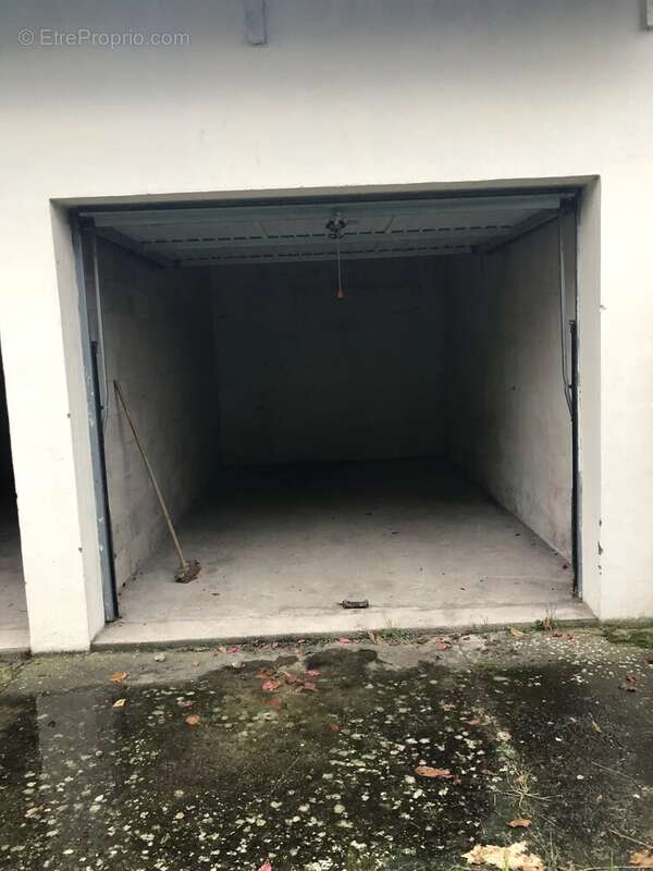 Parking à SARTROUVILLE