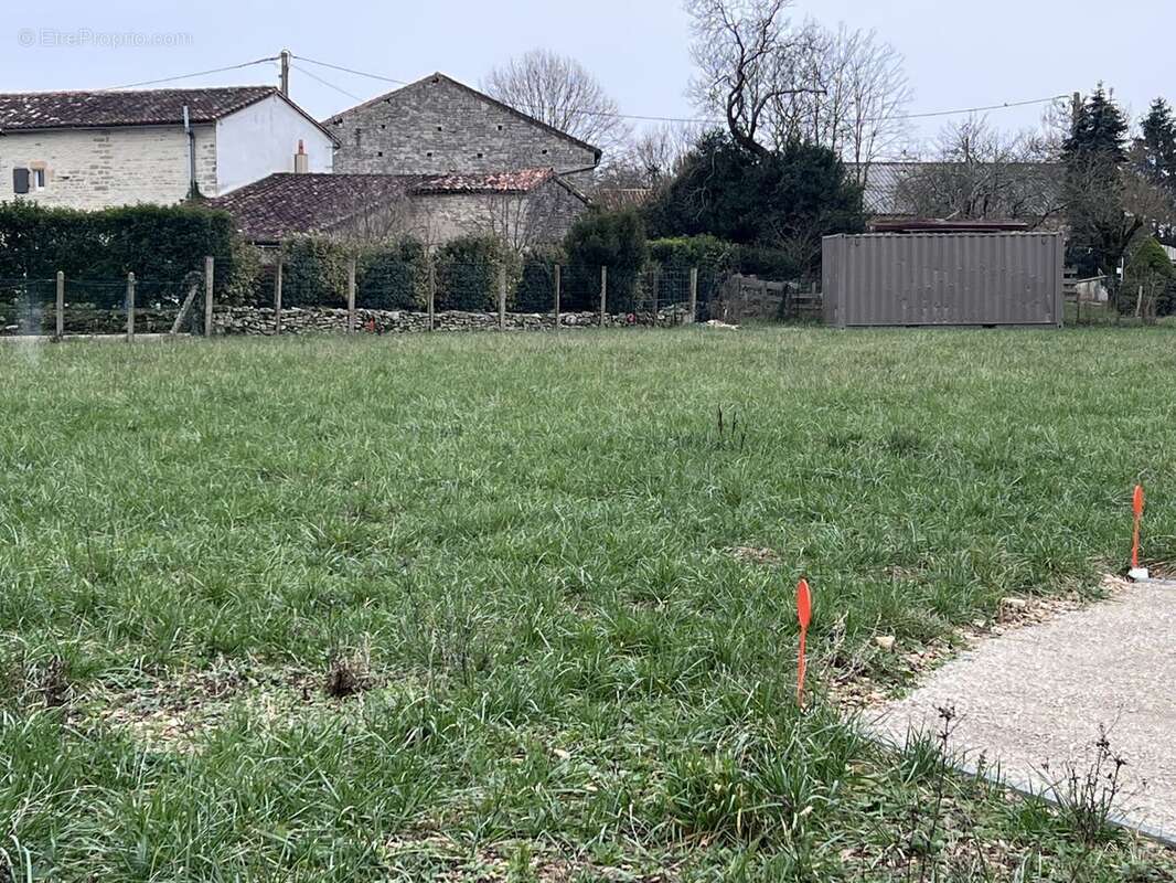 Terrain à FONTCLAIREAU