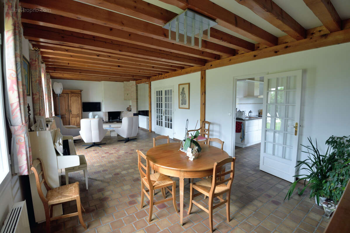 Maison à FEUQUIERES-EN-VIMEU