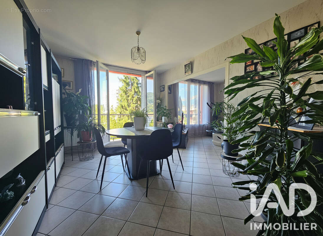 Photo 4 - Appartement à SAINT-MARTIN-D'HERES
