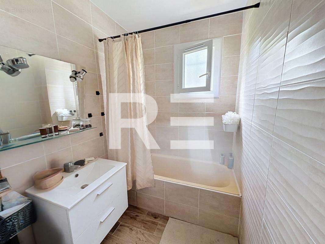 Maison à UCHAUD
