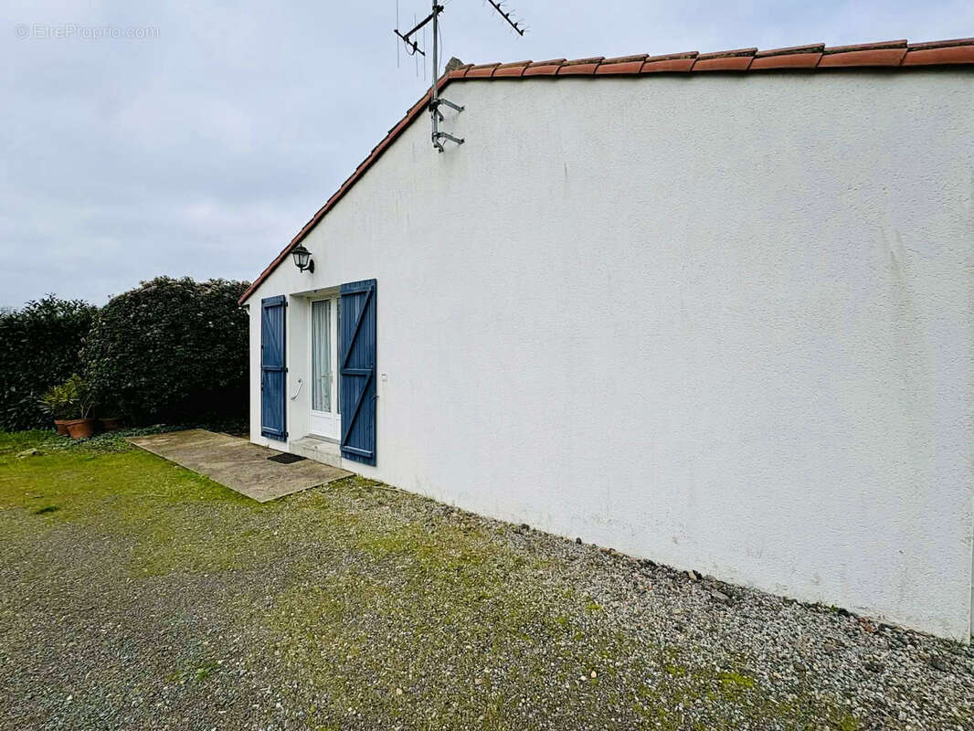 RARE sur le secteur ! Plain-pied centre bourg de SAINT HILAIRE DE LOULAY - photo 13