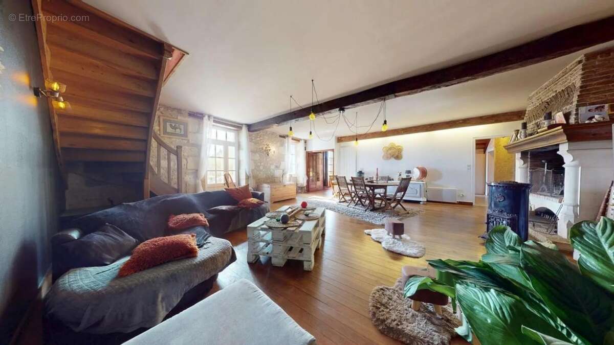 Maison à EYMOUTHIERS