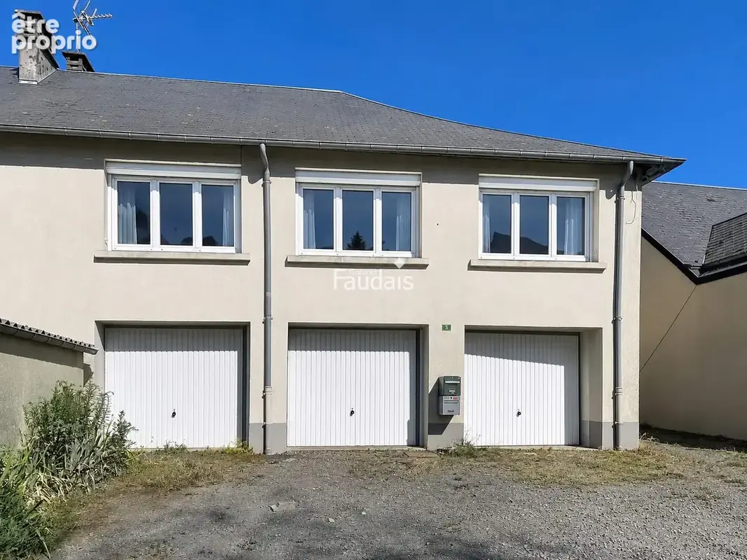 Facade ouest - Appartement à CERENCES