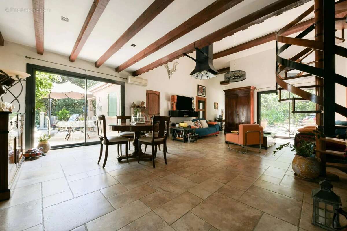 Maison méridionale de 175 m² située à 8 km d'Uzès - photo 4