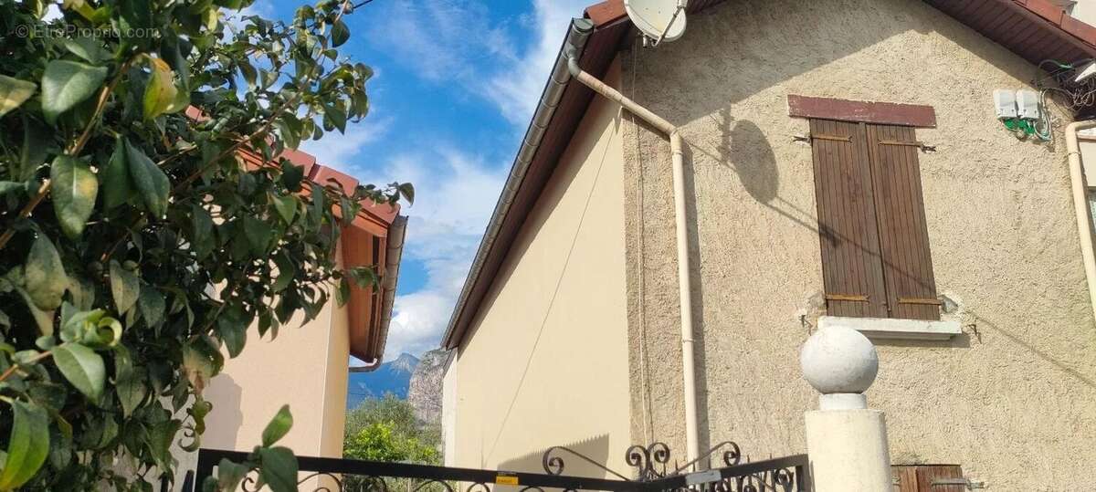 Appartement à FONTAINE