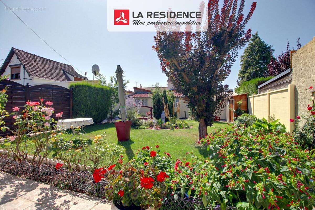 Maison à SAINT-ETIENNE-DU-ROUVRAY