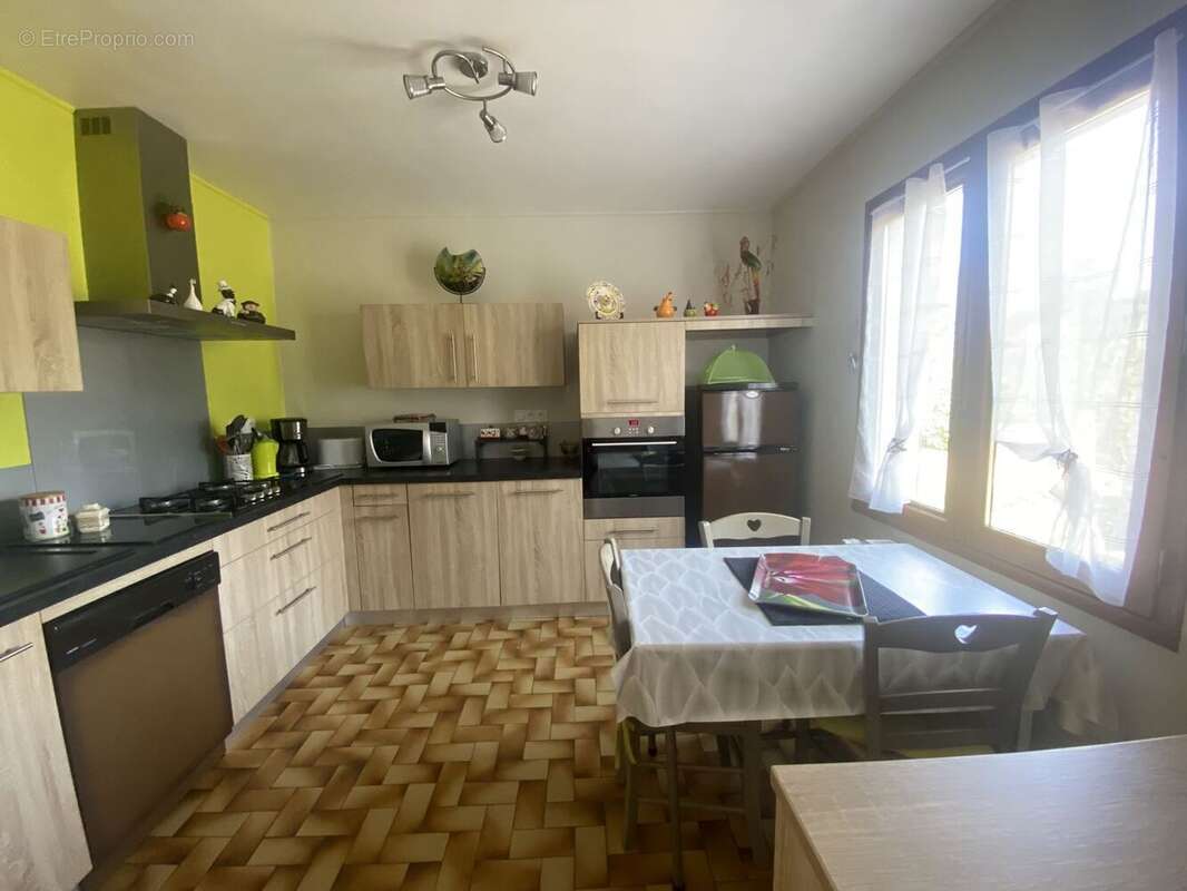 Maison 113 m² à Saint-Quay-Perros  - photo 3