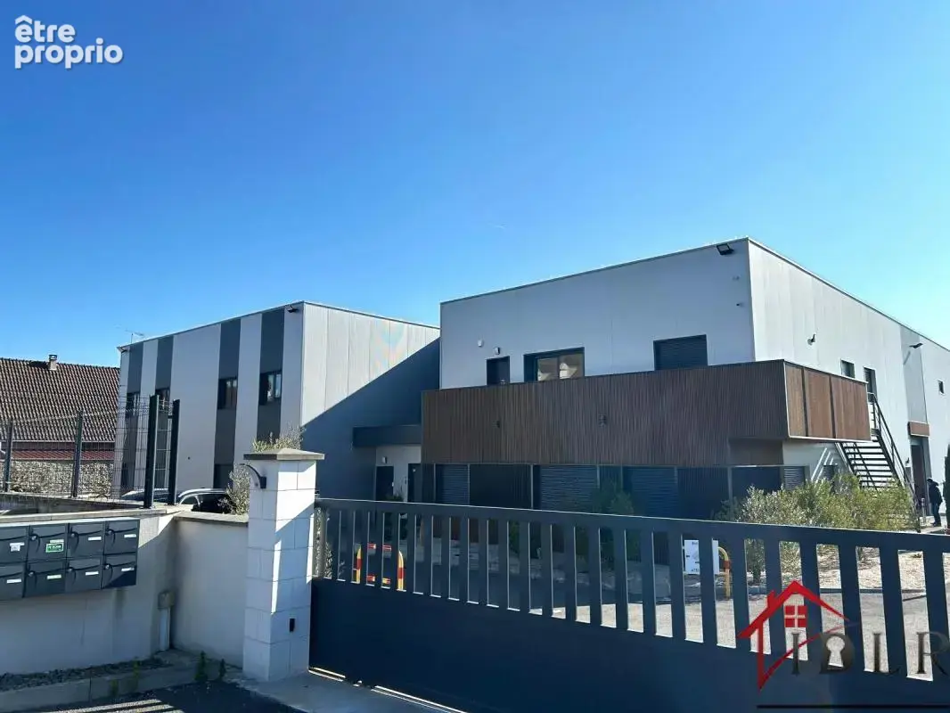 Coubert - batiment commercial + appartement - photo 13