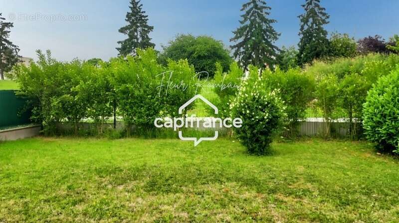 Appartement à LE MESNIL-SAINT-DENIS