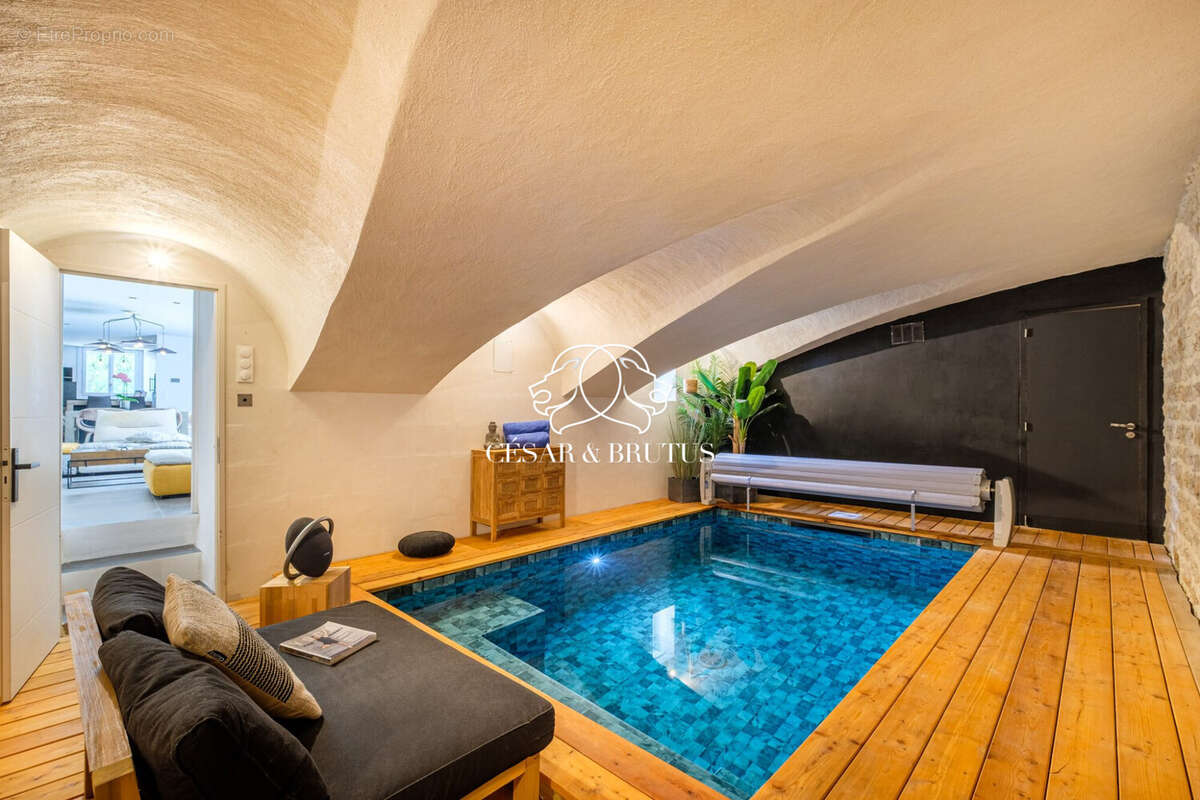 Appartement à COLLONGES-AU-MONT-D'OR