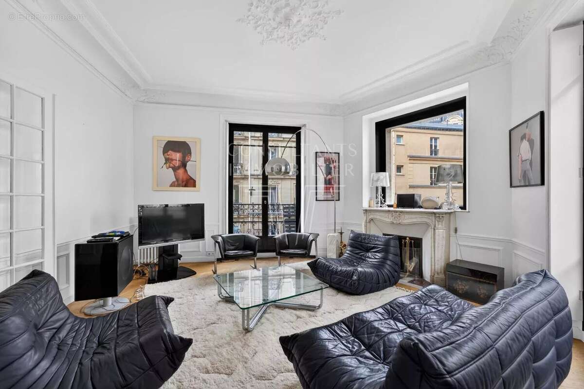 Appartement à PARIS-16E