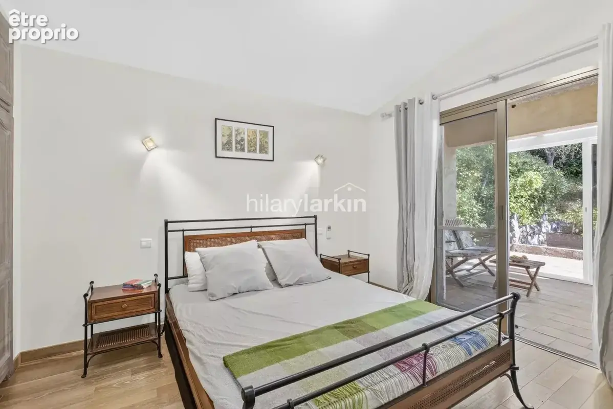 Villa plain-pied avec mazet en pierre et piscine – À pied du village de Mougins - photo 15