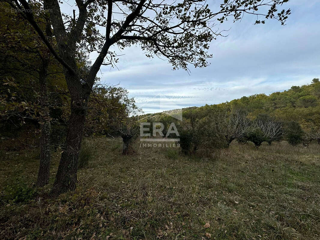Terrain à VENASQUE