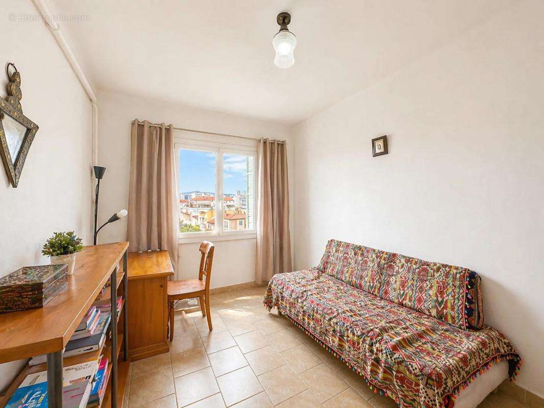 Appartement à MARSEILLE-4E