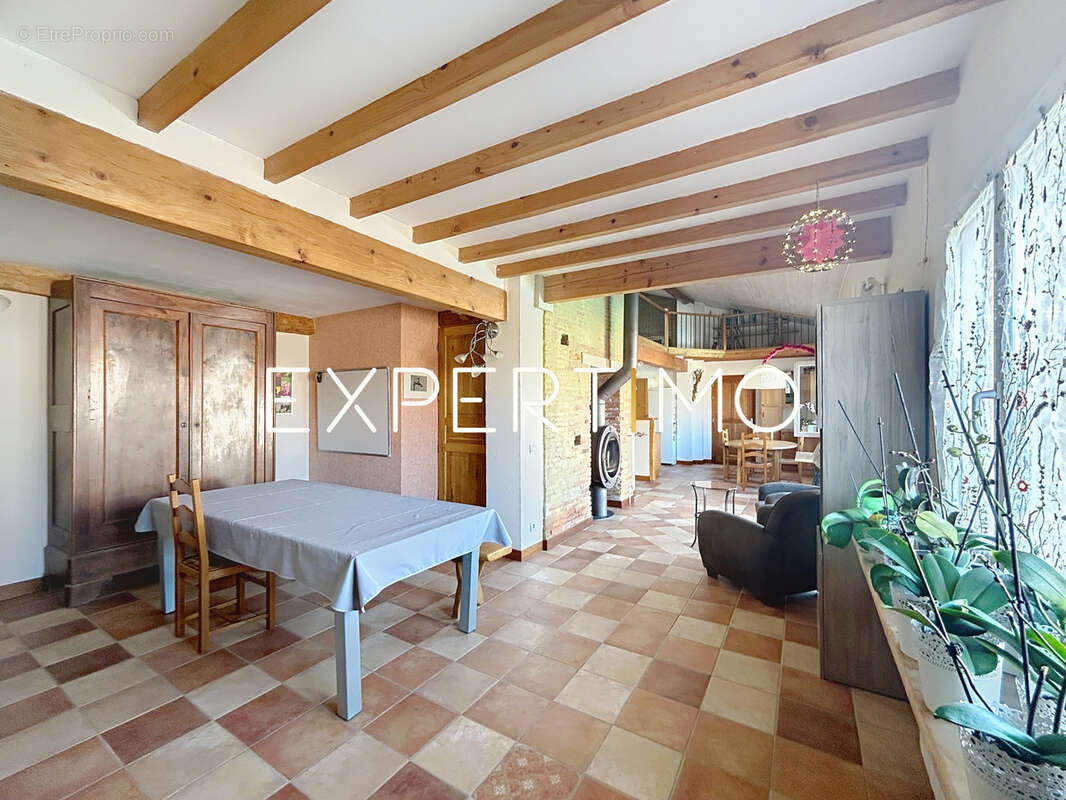 Maison à AYGUESVIVES