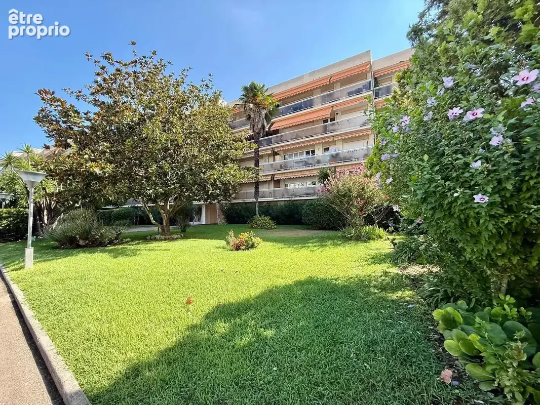 Studio lumineux avant dernier étage avec terrasse à 250m des plages avec stationnement – Juan-les-Pins - photo 5