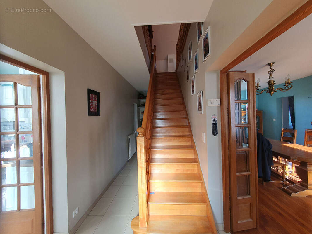 Maison à MONTESCOURT-LIZEROLLES