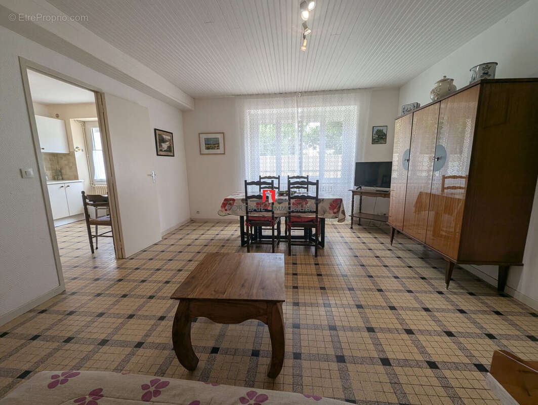 Maison 87 m² à Plassac  - photo 2