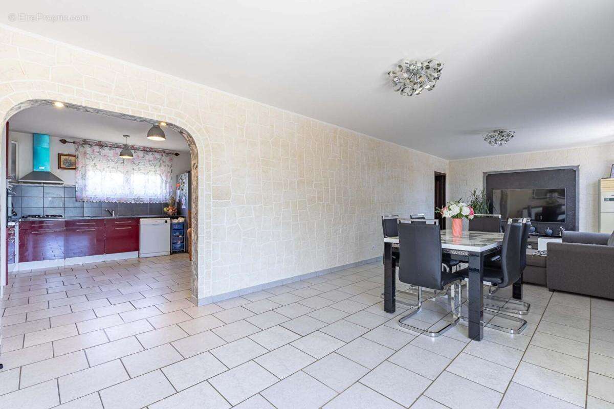 Maison Romorantin Lanthenay 6 pièce(s) 127 m2 - photo 4