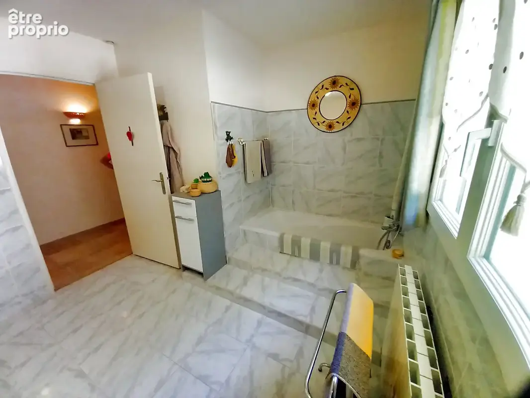 Superbe villa plain pied avec piscine sur 4000M2 arborés. - photo 42