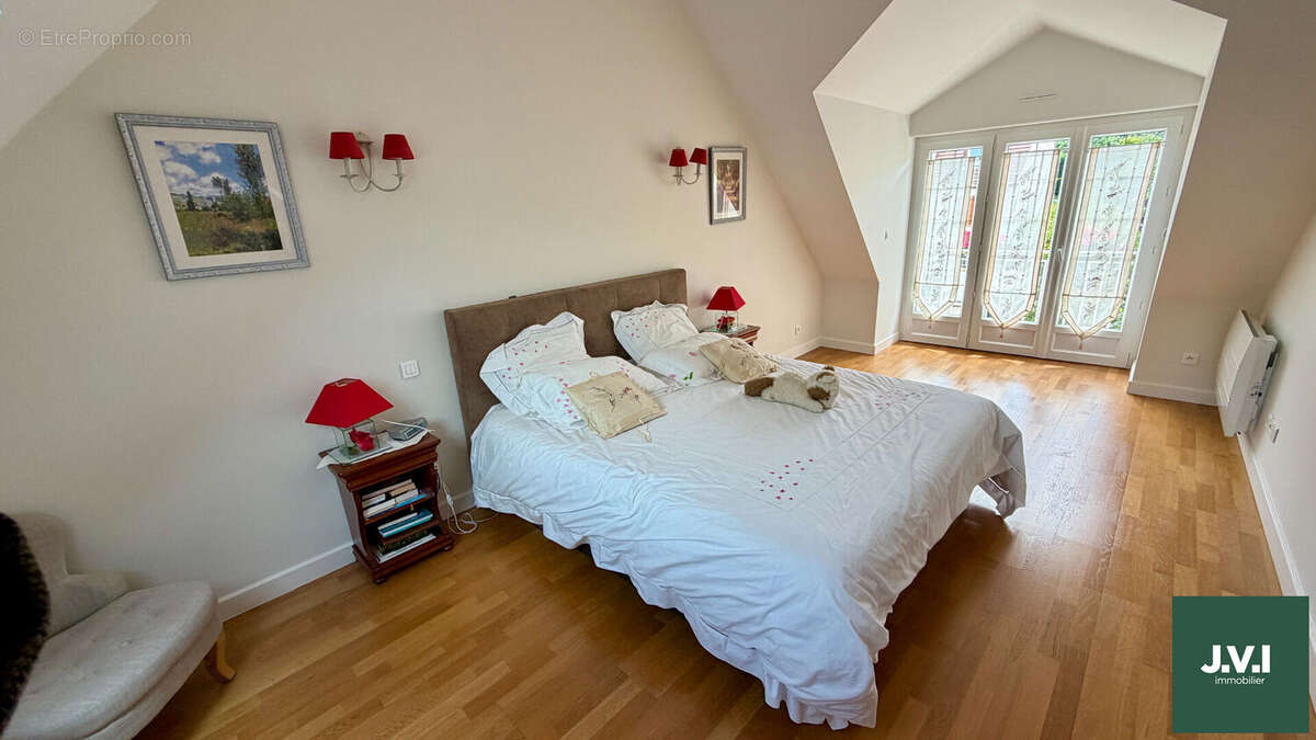 A VENDRE GROSLAY Maison 8 pièces 212 m² - photo 7