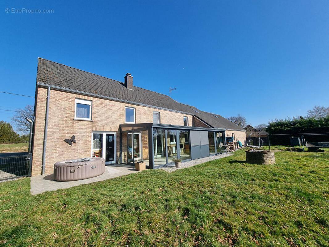 Maison à NEUVILLE-LEZ-BEAULIEU