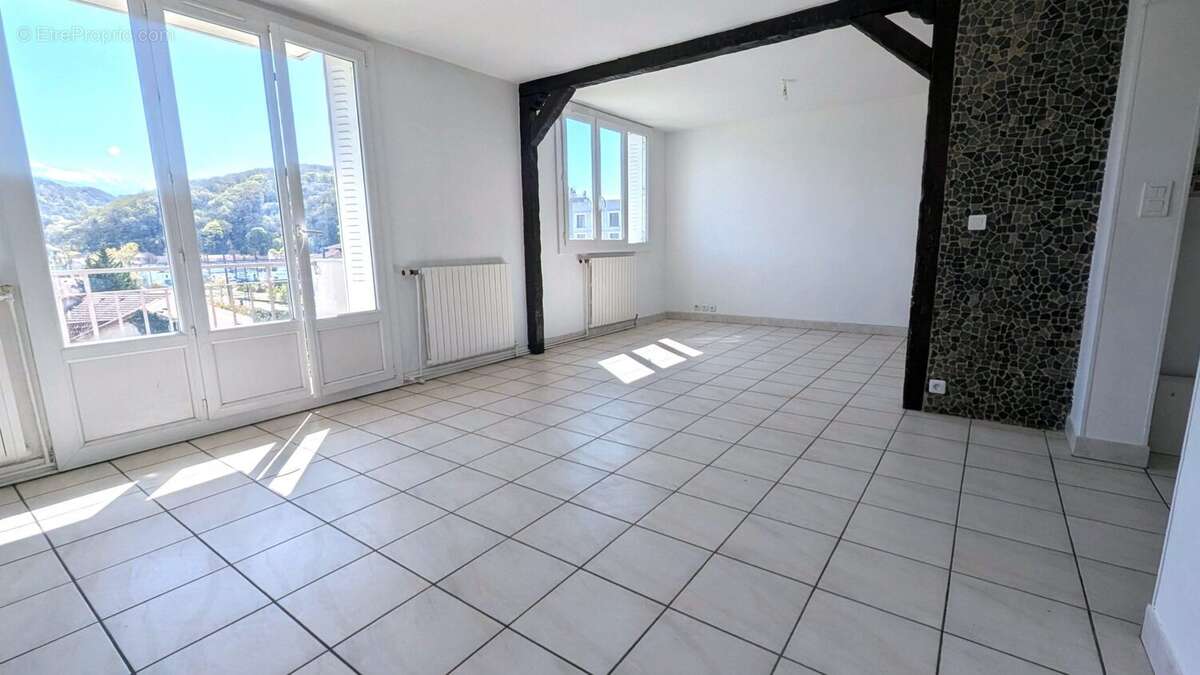 Appartement à LE PONT-DE-CLAIX