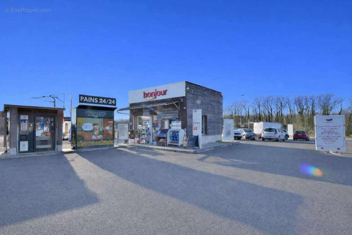 Commerce à NESPOULS
