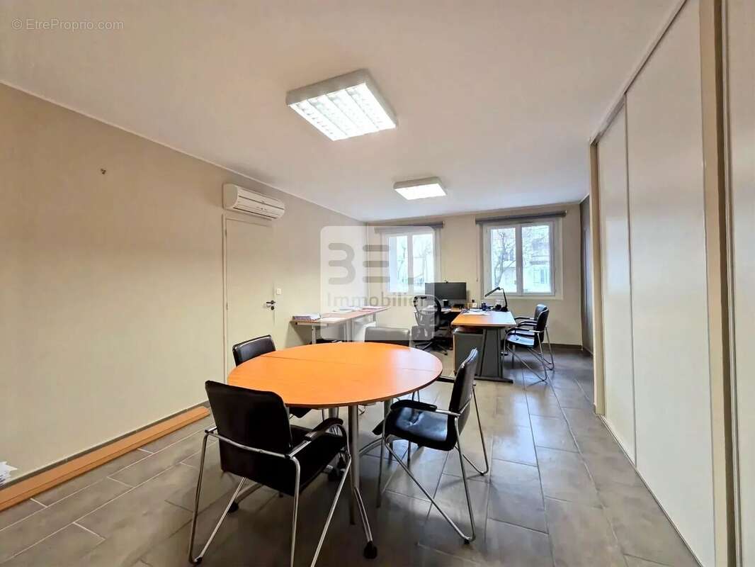 Appartement à BAGNOLS-SUR-CEZE