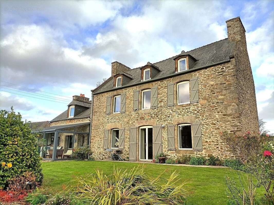 Maison à LANGROLAY-SUR-RANCE