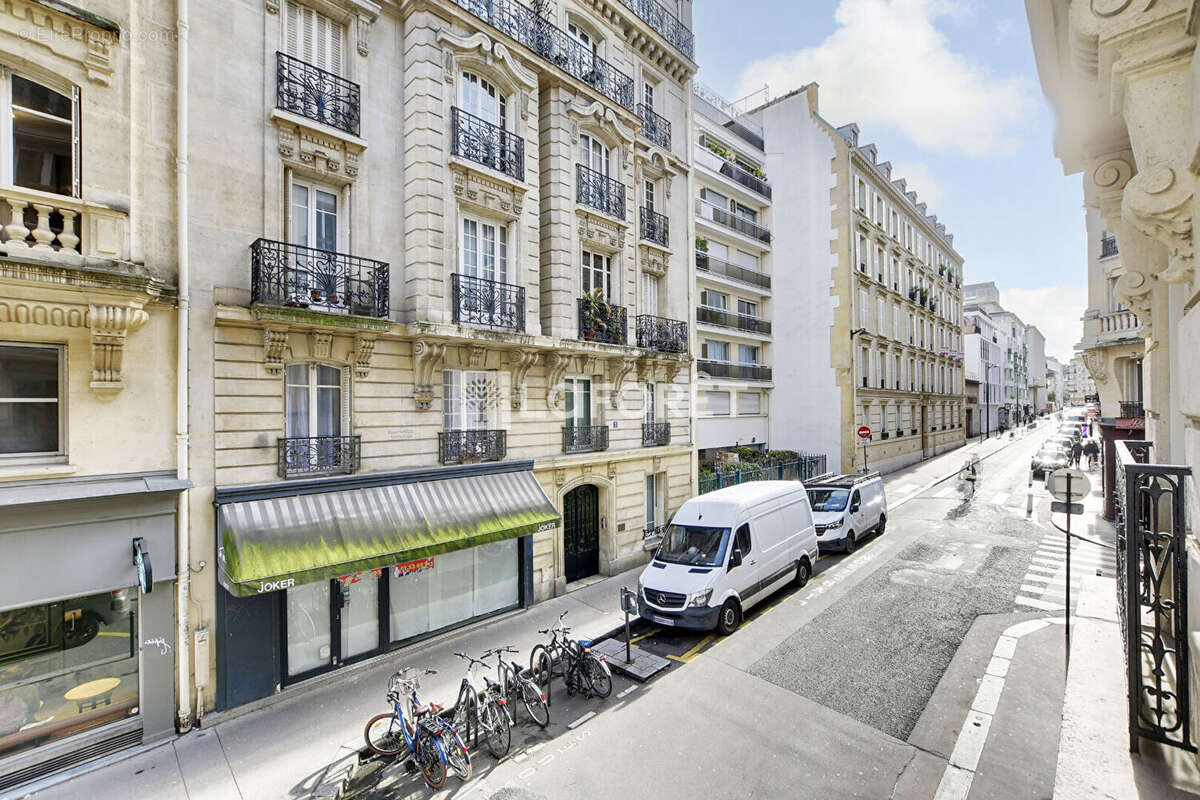 Superbe 2 pièces de 42 m² entièrement rénové, au pied du métro Vaugirard, immeuble ancien ! - photo 11