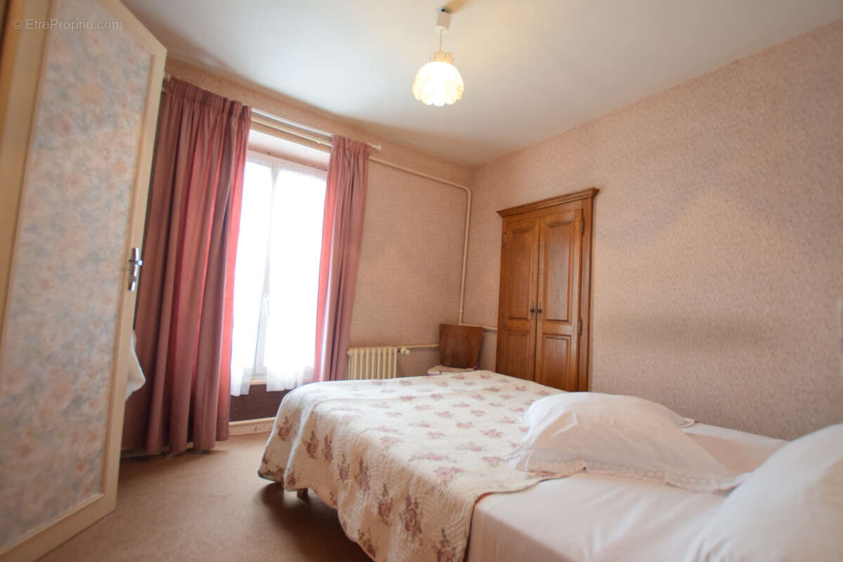 Commerce à DUN-LES-PLACES