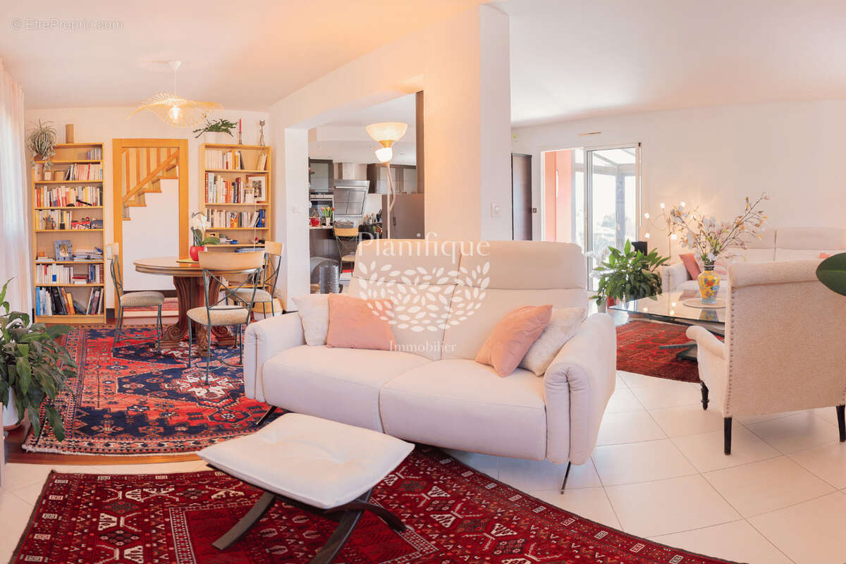 Maison à EVIRES