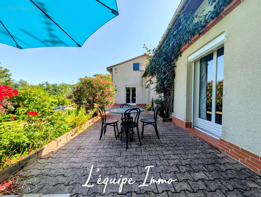 Grande Maison familiale avec piscine et garages sur 4300 m2 de terrain - photo 4