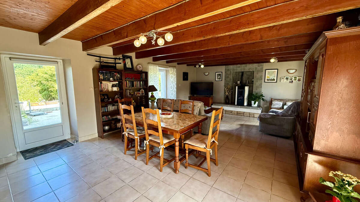 Corps de ferme - 116,14 m2 - terrain de 2400 m2 - GUILERS - photo 6