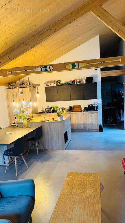 Maison à SAINT-GENIS-POUILLY