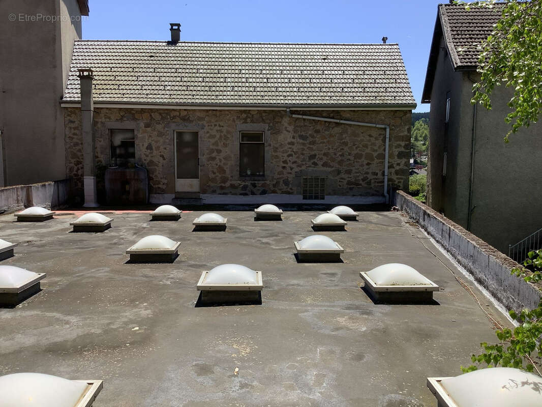 Commerce à LE CHAMBON-SUR-LIGNON